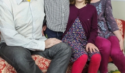 Người đàn ông mắc bệnh lạ phải nhận diện người thân qua giọng nói