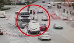 2 xe Audi rượt nhau như phim hành động trên phố