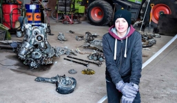 Cậu bé tìm ra máy bay và hài cốt phi công từ Thế chiến II