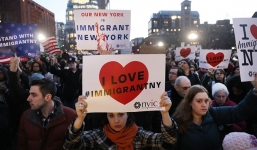 Thêm nhiều bang kiện lệnh cấm nhập cư của Trump