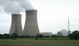 Máy bay dân dụng mất liên lạc, Đức đóng cửa 5 nhà máy điện hạt nhân