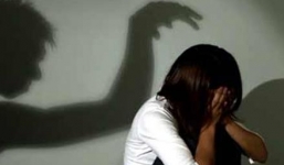 Nữ sinh lớp 10 bị 2 thanh niên thay nhau hãm hiếp