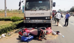Xe tải tông xe máy, 2 người thương vong