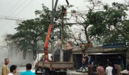 Điện cao áp phóng trúng người, thợ sửa điện bỏng nặng