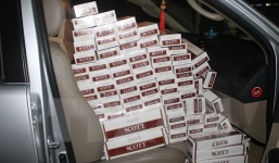 Bắt giữ 4 xe ôtô và 6 xe máy chở thuốc lá lậu từ An Giang về Cần Thơ