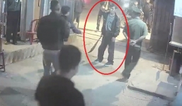 Phụ xe vác kiếm lùng xục chém nhân viên bến xe