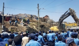 Núi rác sạt lở vùi chết 48 người 