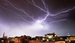 Sét đánh chết một cặp vợ chồng ở Malaysia