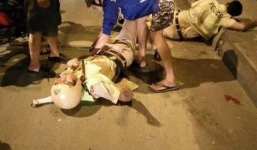 2 thanh niên đạp cảnh sát giao thông ngã xe bất tỉnh