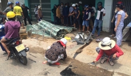 Lùi xe bất cẩn, nhân viên rửa xe ủi bay hàng loạt xe máy