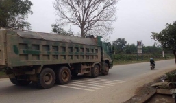 Bắt quả tang 4 Thanh tra giao thông nhận tiền hối lộ