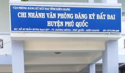 Nữ kế toán thu khống hơn 2 tỉ đồng để tiêu xài cá nhân