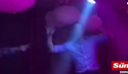 Video: Hoàng tử Anh William say sưa nhảy trong hộp đêm