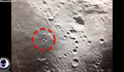 Phát hiện dấu vết tàu lạ trên Mặt Trăng, NASA bị tố che giấu