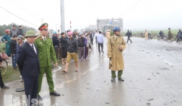 Vụ xe rước dâu bị đâm: Chủ tịch UBND tỉnh Hà Nam trực tiếp đến hiện trường