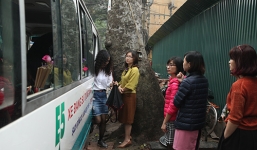 Quán bún phở ngụy trang trong xe khách bị phạt 2,5 triệu đồng