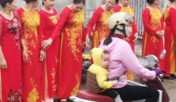 Đội hình đỡ lễ ăn hỏi toàn các cụ U60 khiến dân mạng ngạc nhiên