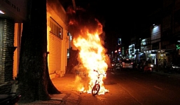 Ngã vào đống rác đang đốt, cụ bà 83 tuổi chết cháy thương tâm