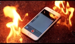 iPhone 6 Plus bốc khói nghi ngút tại cửa hàng điện thoại