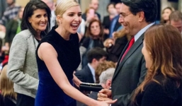 Video: Con gái Trump xem nhạc kịch cùng Thủ tướng Canada