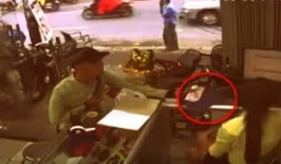 Trộm tinh vi lấy đi iPhone 6 ngay trước mặt chủ quán