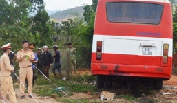 Xe chở học sinh gặp tai nạn, 3 người chết: Mất mạng vì cuộc điện thoại