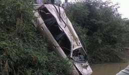 'Xế hộp' lao xuống sông La Ngà, tìm thấy 1 thi thể đàn ông