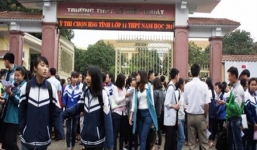 Kỷ luật nữ giám thị chép bài của thí sinh ở Nghệ An