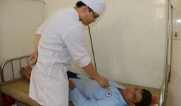 Ăn tiết canh lợn tại tiệc liên hoan, một cựu quân nhân tử vong