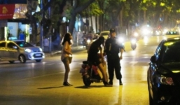 'Tổ lái' quay đầu chạy chốt 141, tông CSCĐ Hà Nội bất tỉnh