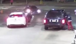 Trộm xe Range Rover khi tài xế đang đổ xăng