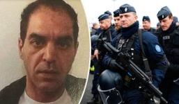 Video: Kẻ cướp giằng co súng với nữ cảnh sát ở sân bay