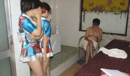'Chân dài' bán dâm trong cơ sở massage giá 800 ngàn đồng/lượt