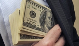 Bắt khẩn cấp Trưởng phòng Tư pháp nhận hối lộ 2.000 USD