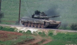 Video: Al-Qaeda nghênh ngang đưa xe tăng T-90 tham chiến