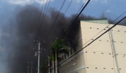 Khói đen bao trùm công ty may mặc tại Cần Thơ