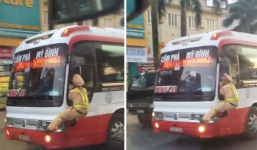 Sự thật clip CSGT đu xe khách như người nhện tại Bắc Ninh