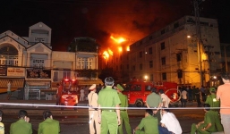 Cháy lớn ở Cần Thơ: Lửa bùng phát trở lại, sơ tán dân ngay trong đêm