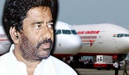 Nghị sĩ dùng dép lê đánh tiếp viên hàng không vì không có ghế thương gia