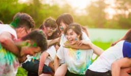 Chi gần 18 triệu để chụp ảnh kỷ yếu, cán bộ lớp bị chỉ trích phung phí