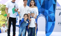 Mặc nắng nóng, Lý Hải - Minh Hà hào hứng chơi đùa cùng con