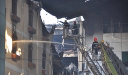 Cháy lớn ở Cần Thơ: Vẫn đang tiếp tục phun nước làm mát