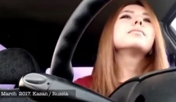 Vừa lái xe vừa livestream, gái xinh tử vong khi lao vào xe buýt