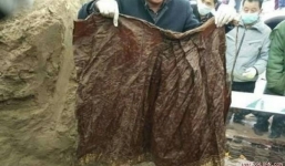 Phát hiện hài cốt 500 tuổi mặc quan phục nguyên vẹn ở Trung Quốc