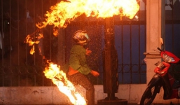 3 thanh niên ném bom xăng vào trụ sở Công an