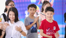 Cậu bé bán kẹo kéo và giấc mơ đổi đời giống Hồ Văn Cường