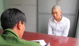 Bé gái 8 tuổi bị khách đến nhà mua hàng giở trò đồi bại