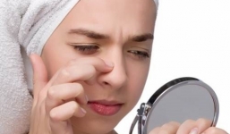 Bật hết mụn đầu đen trong 5 phút với bàn chải đánh răng