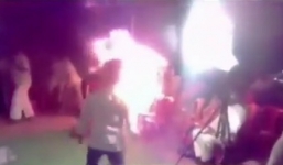 Video: Chồng châm lửa tự thiêu vì vợ không chịu ngừng hát