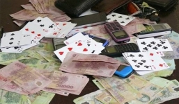 Bí thư phường nhảy từ tầng 3 để trốn công an do đánh bạc